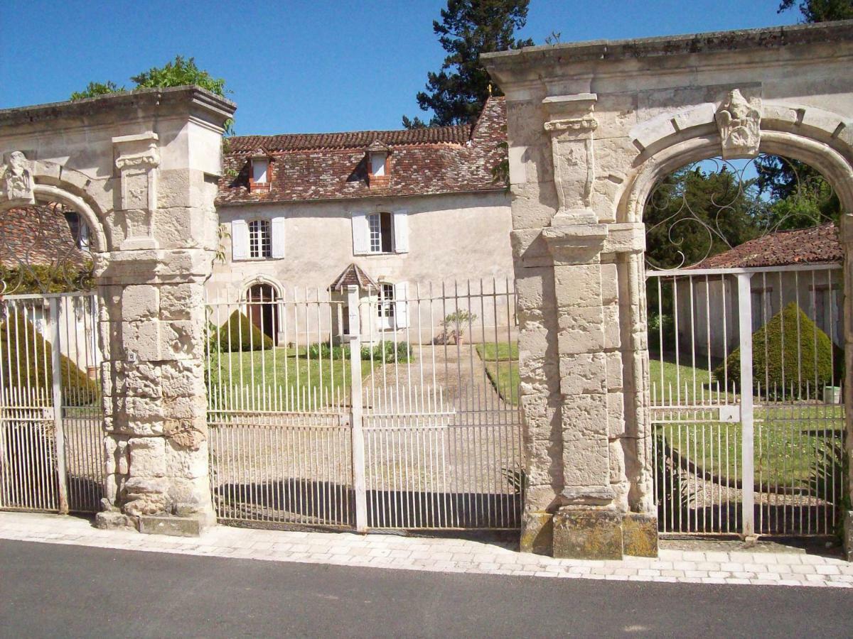 Chateau La Gentilhommiere Du Puits Notre-Dame 30 Rue De L'Eglise 24110 Saint Leon Sur L'Isle Ngoại thất bức ảnh