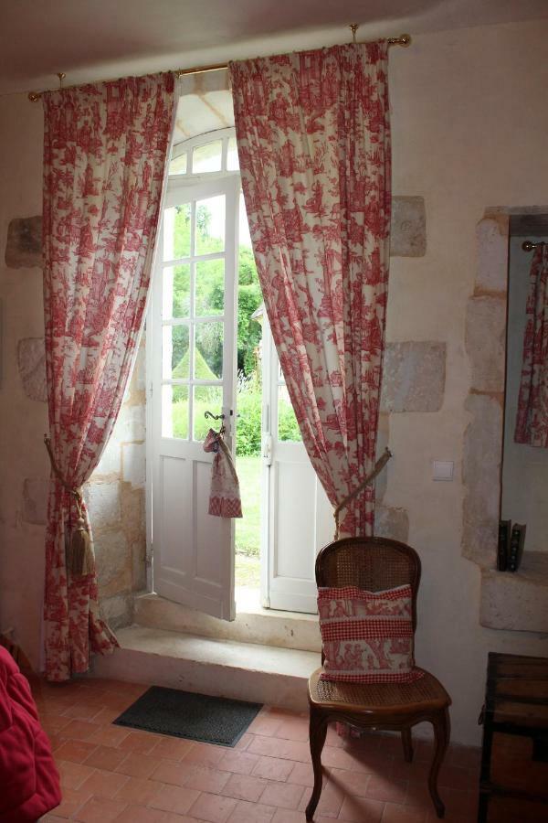Chateau La Gentilhommiere Du Puits Notre-Dame 30 Rue De L'Eglise 24110 Saint Leon Sur L'Isle Ngoại thất bức ảnh