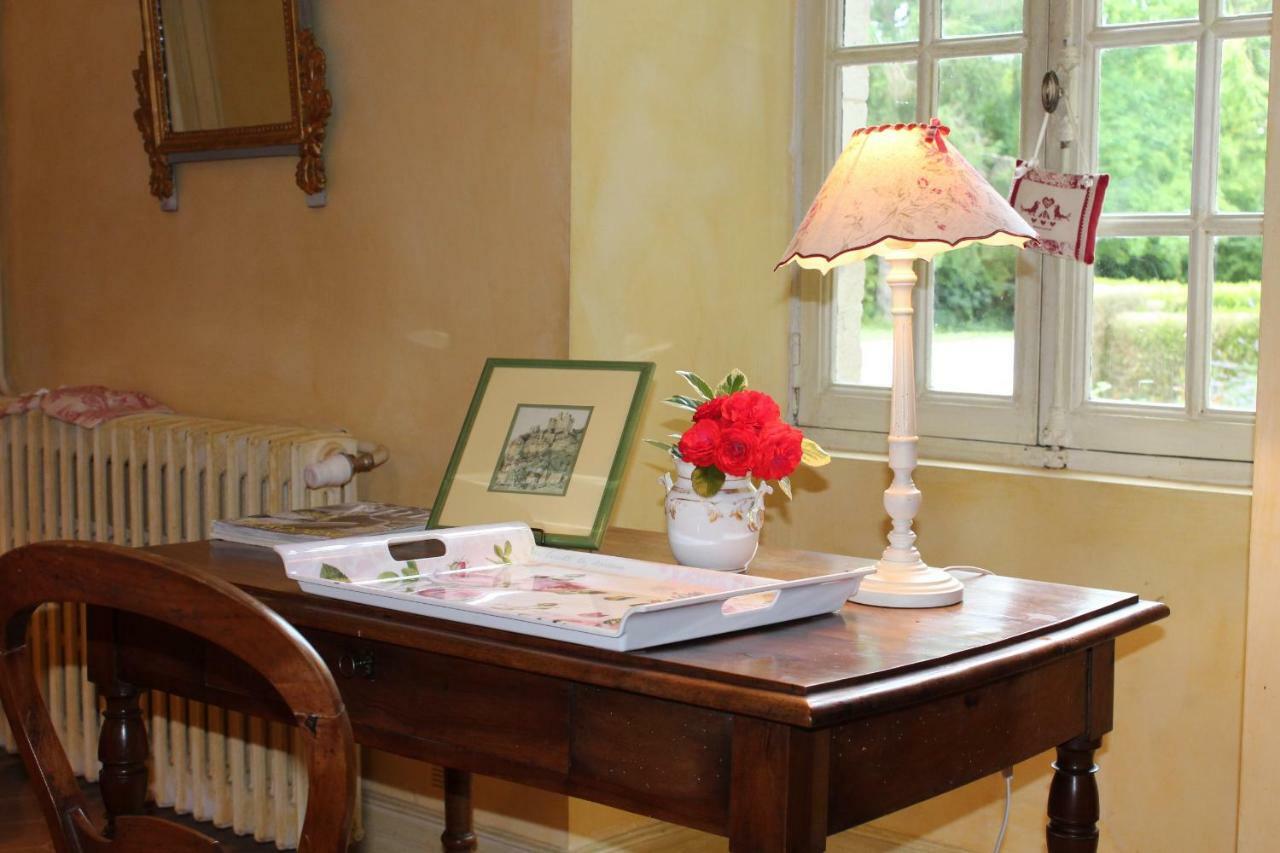 Chateau La Gentilhommiere Du Puits Notre-Dame 30 Rue De L'Eglise 24110 Saint Leon Sur L'Isle Ngoại thất bức ảnh
