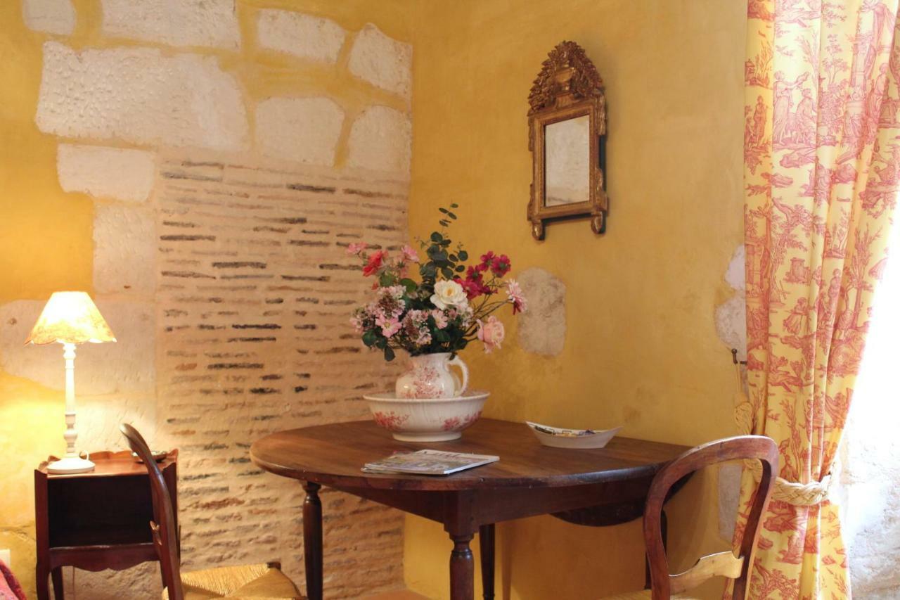 Chateau La Gentilhommiere Du Puits Notre-Dame 30 Rue De L'Eglise 24110 Saint Leon Sur L'Isle Ngoại thất bức ảnh