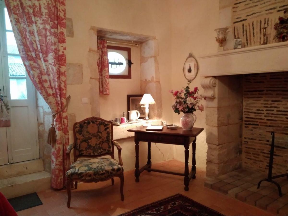 Chateau La Gentilhommiere Du Puits Notre-Dame 30 Rue De L'Eglise 24110 Saint Leon Sur L'Isle Ngoại thất bức ảnh