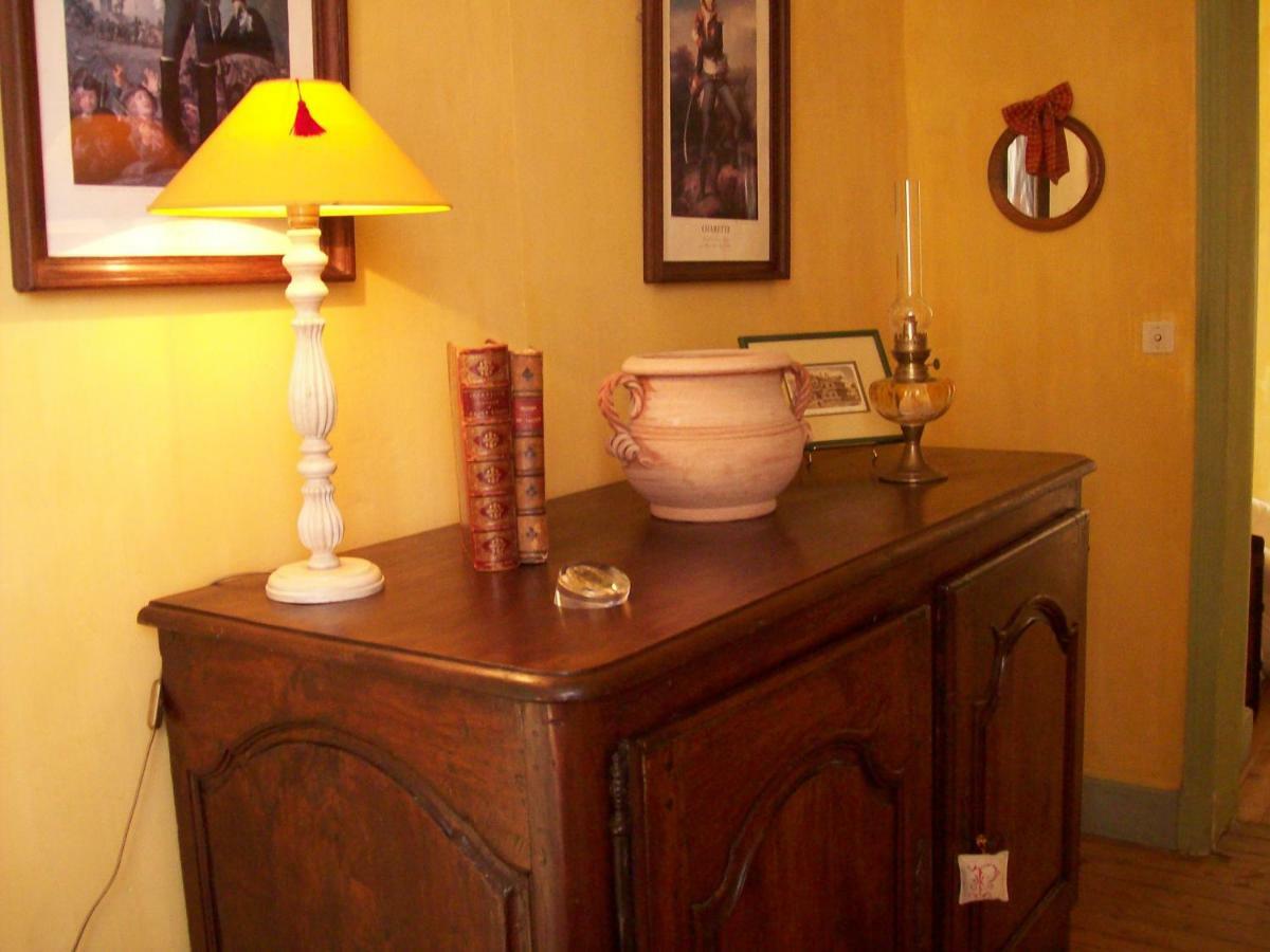 Chateau La Gentilhommiere Du Puits Notre-Dame 30 Rue De L'Eglise 24110 Saint Leon Sur L'Isle Ngoại thất bức ảnh