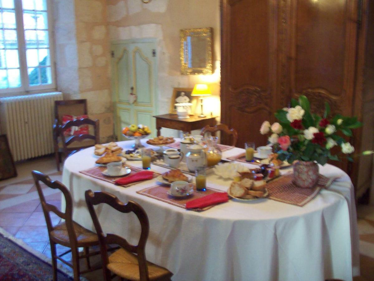 Chateau La Gentilhommiere Du Puits Notre-Dame 30 Rue De L'Eglise 24110 Saint Leon Sur L'Isle Ngoại thất bức ảnh